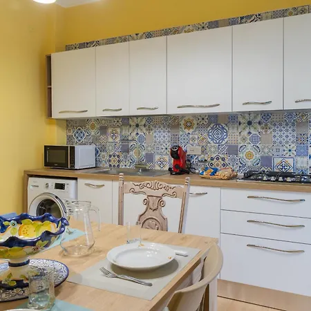 Aep House بومبيي
